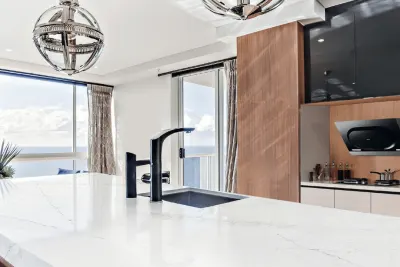 Calacatta Venatino Calacatta Venatino quartz slab by White Matte